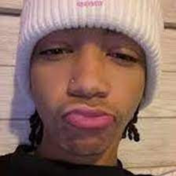 Meet your Posher, Myia - Picture 1 of 1